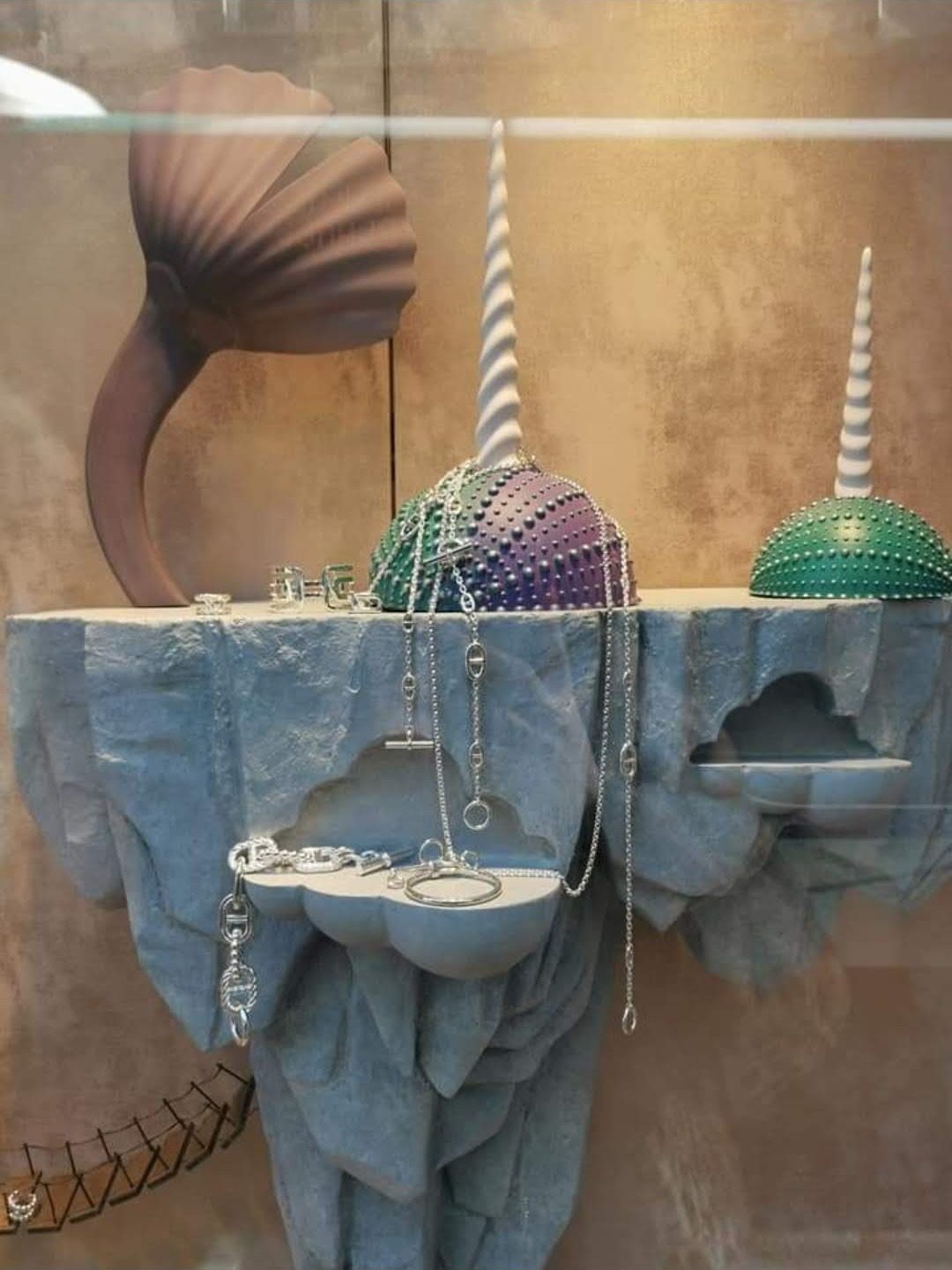 Assemblage et outillage — Résine translucide, coulée en série