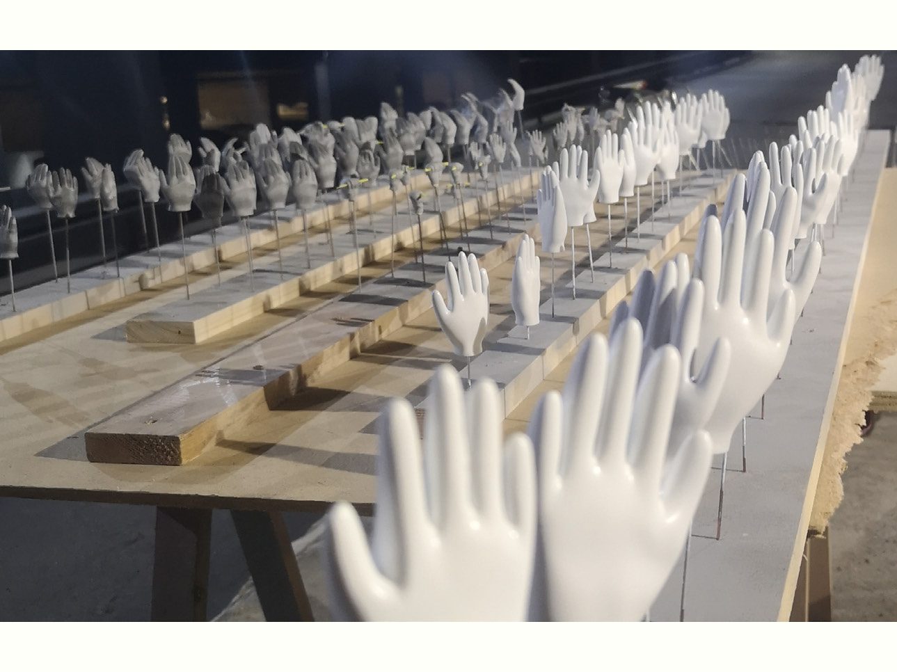 Vitrines Hermès France H21 — Vitrines finales, duo de mannequins