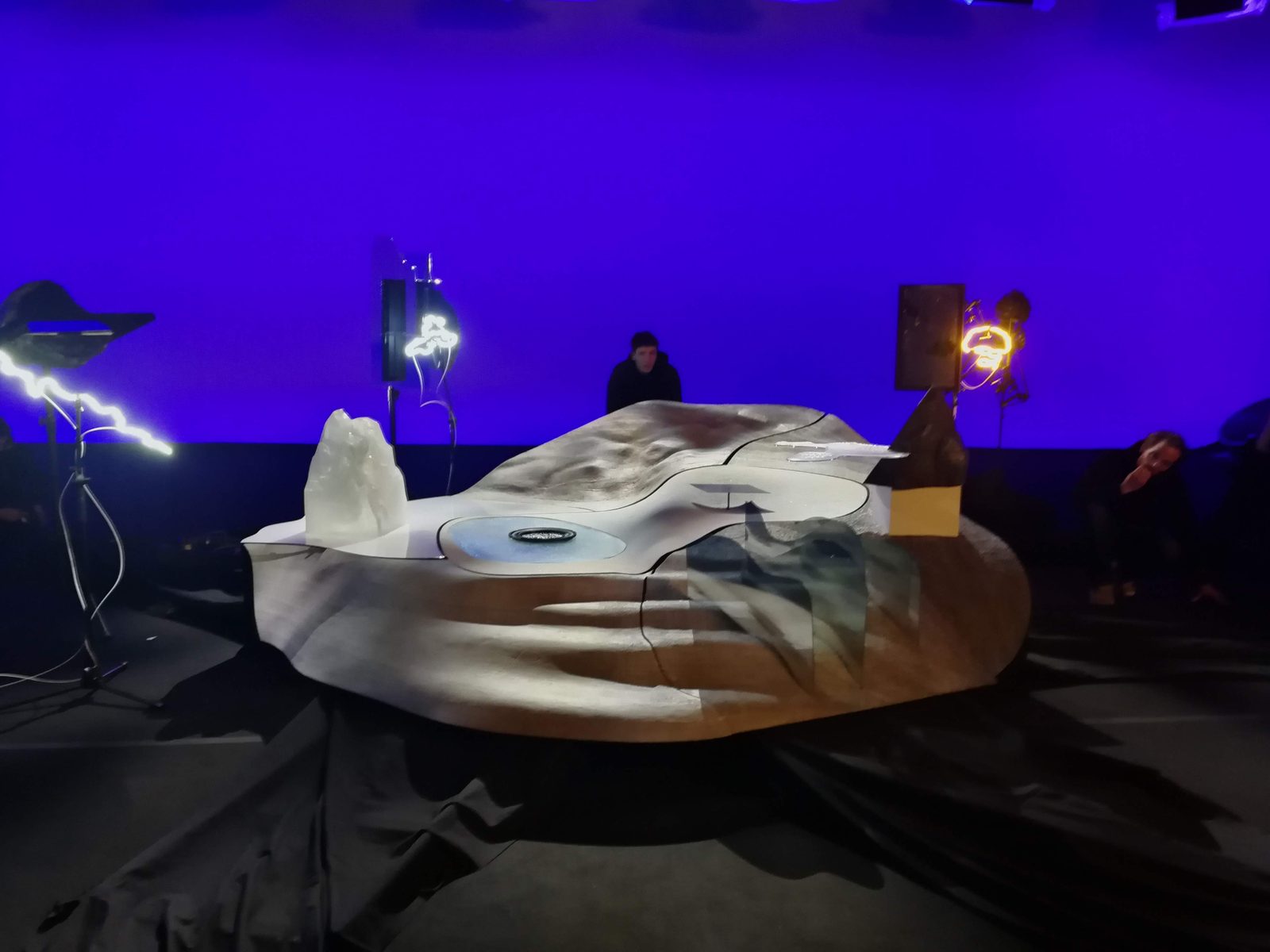 Set design — Mass, film de Pierre Pauze — La même scène en bleu