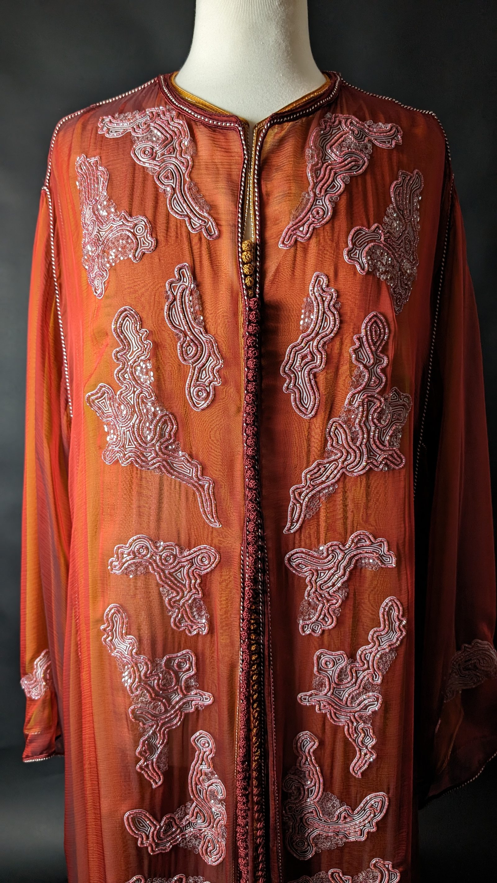 Mousseline Orange — Motif imprimé, détail poitrine