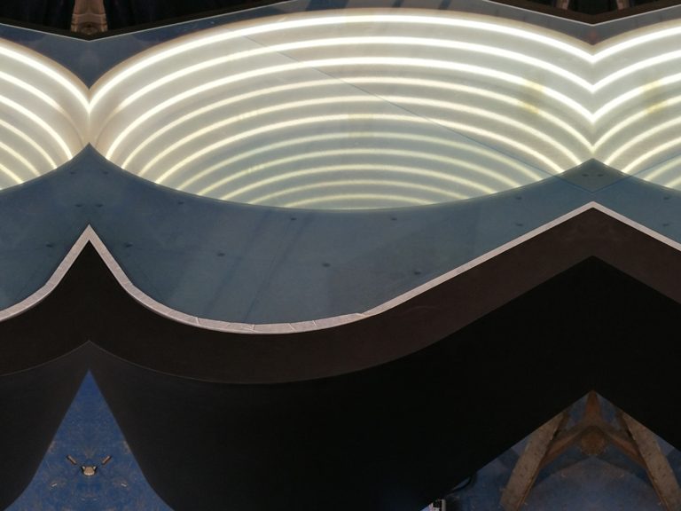Mobilier lumineux espace VIP — Watches & Wonders / Pierre Pauze — Espace VIP — détail atelier