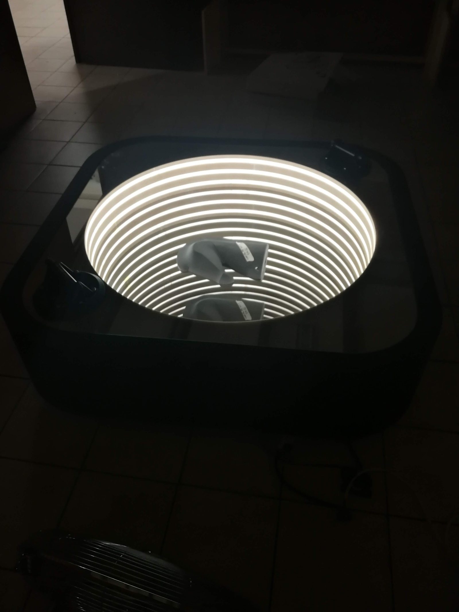 Mobilier lumineux espace VIP — Watches & Wonders / Pierre Pauze — De nuit