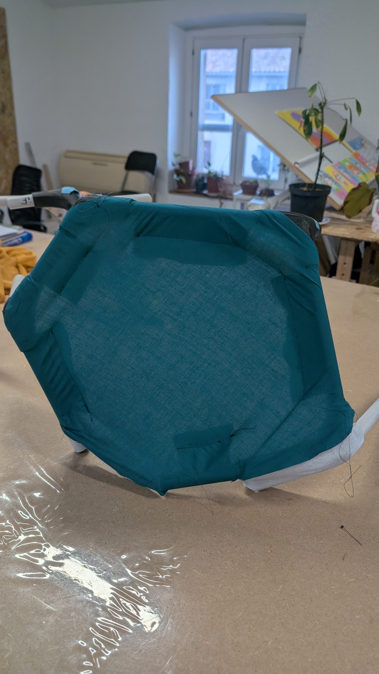 Starting with the Limbs — l'atelier — Une face fermée en textile