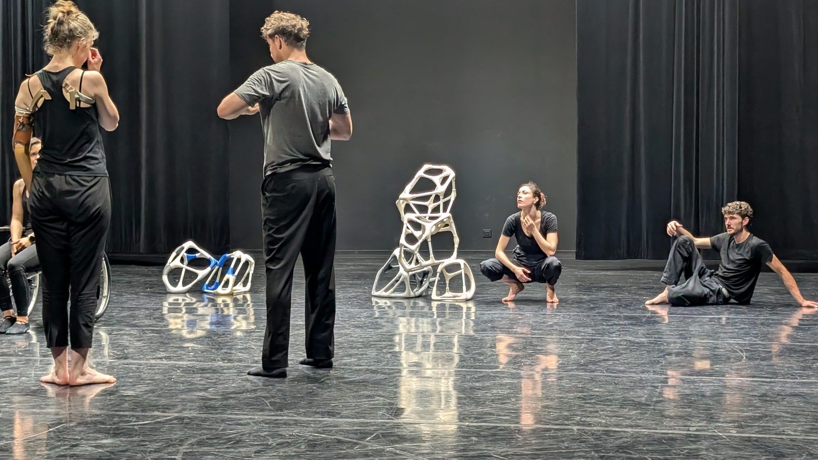 Starting with the Limbs — l'atelier — En répétition, les modules sur le plateau