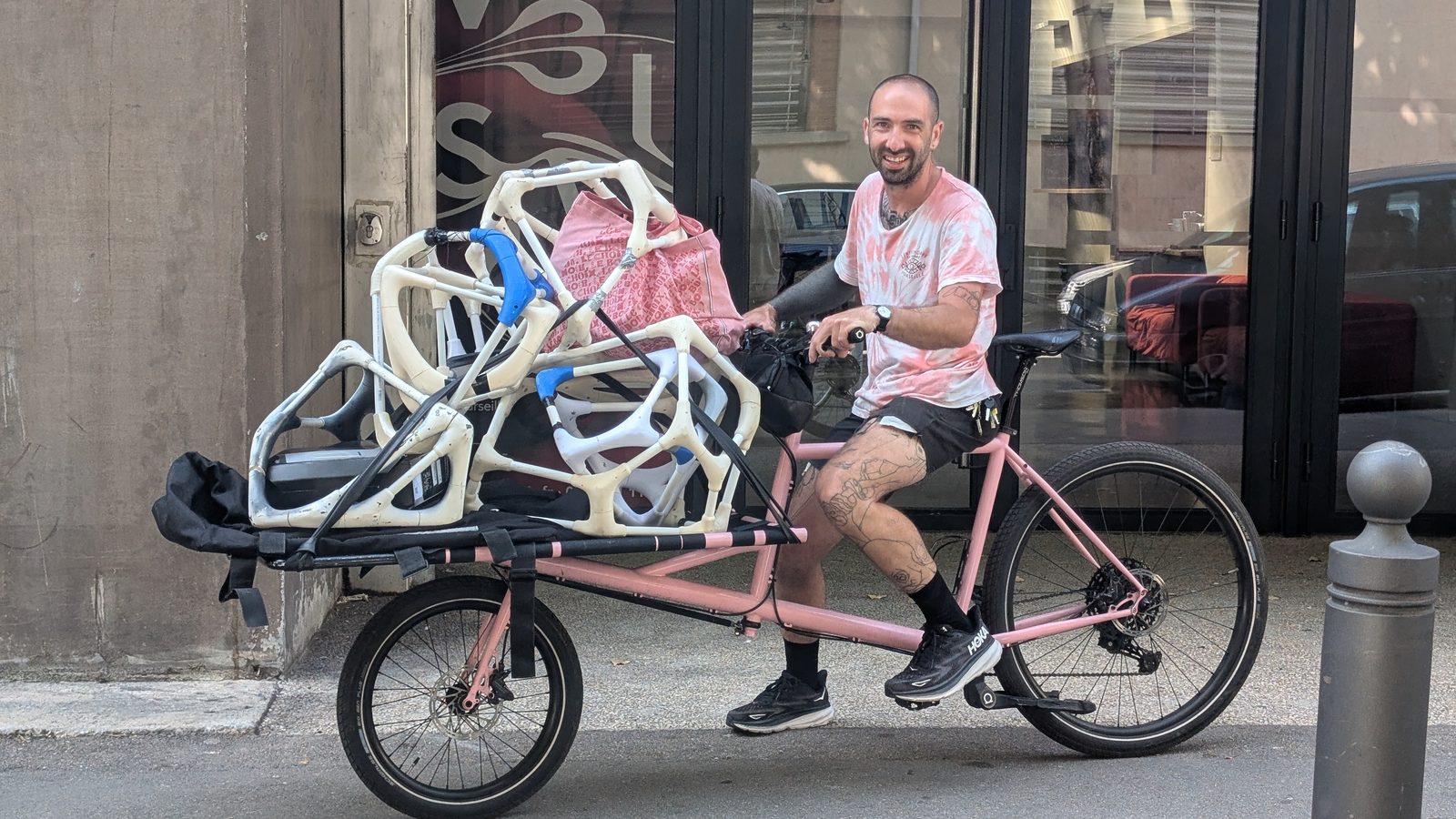 Starting with the Limbs — l'atelier — Pendant la résidence, la moitié des modules sur un vélo cargo — avant le plan de démontage