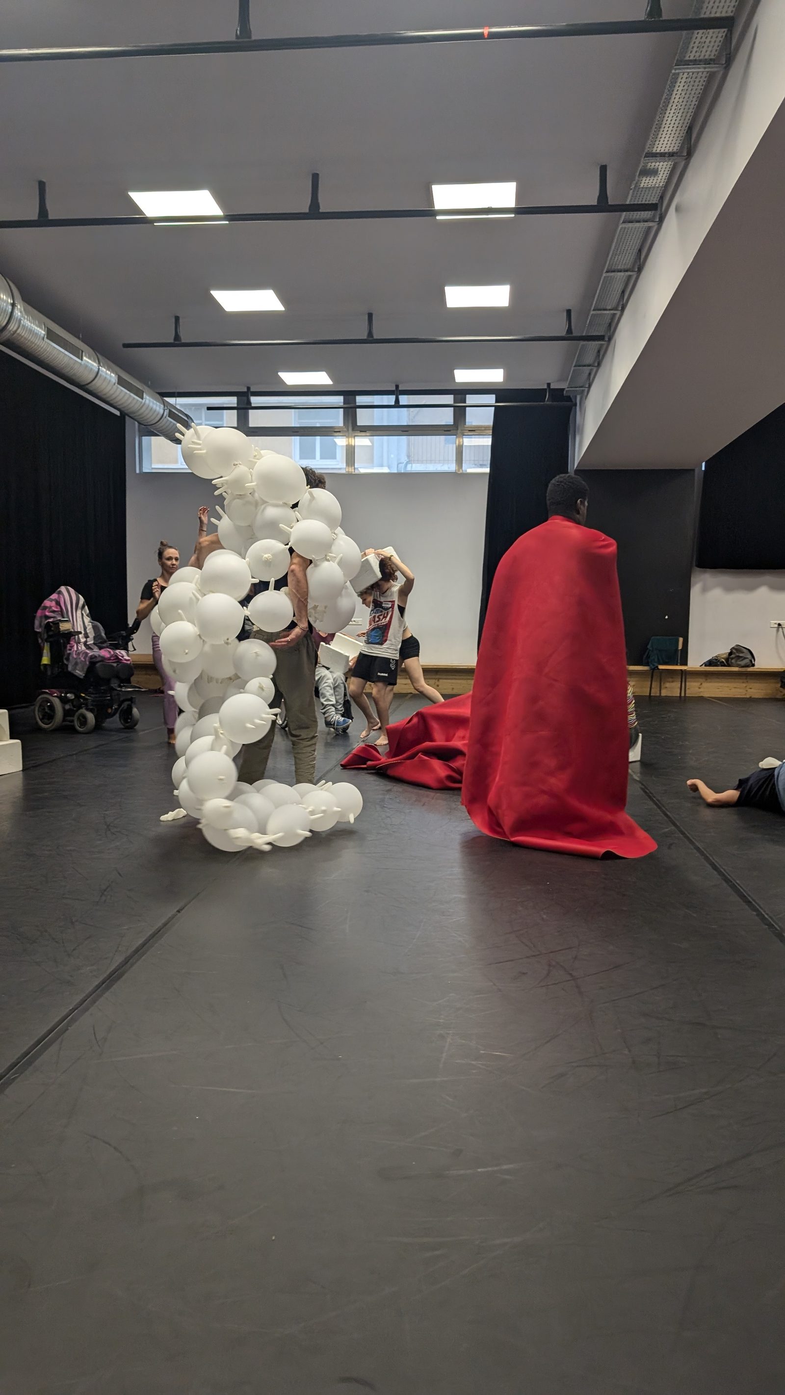 Limbs — Essai en atelier, groupe en mouvement