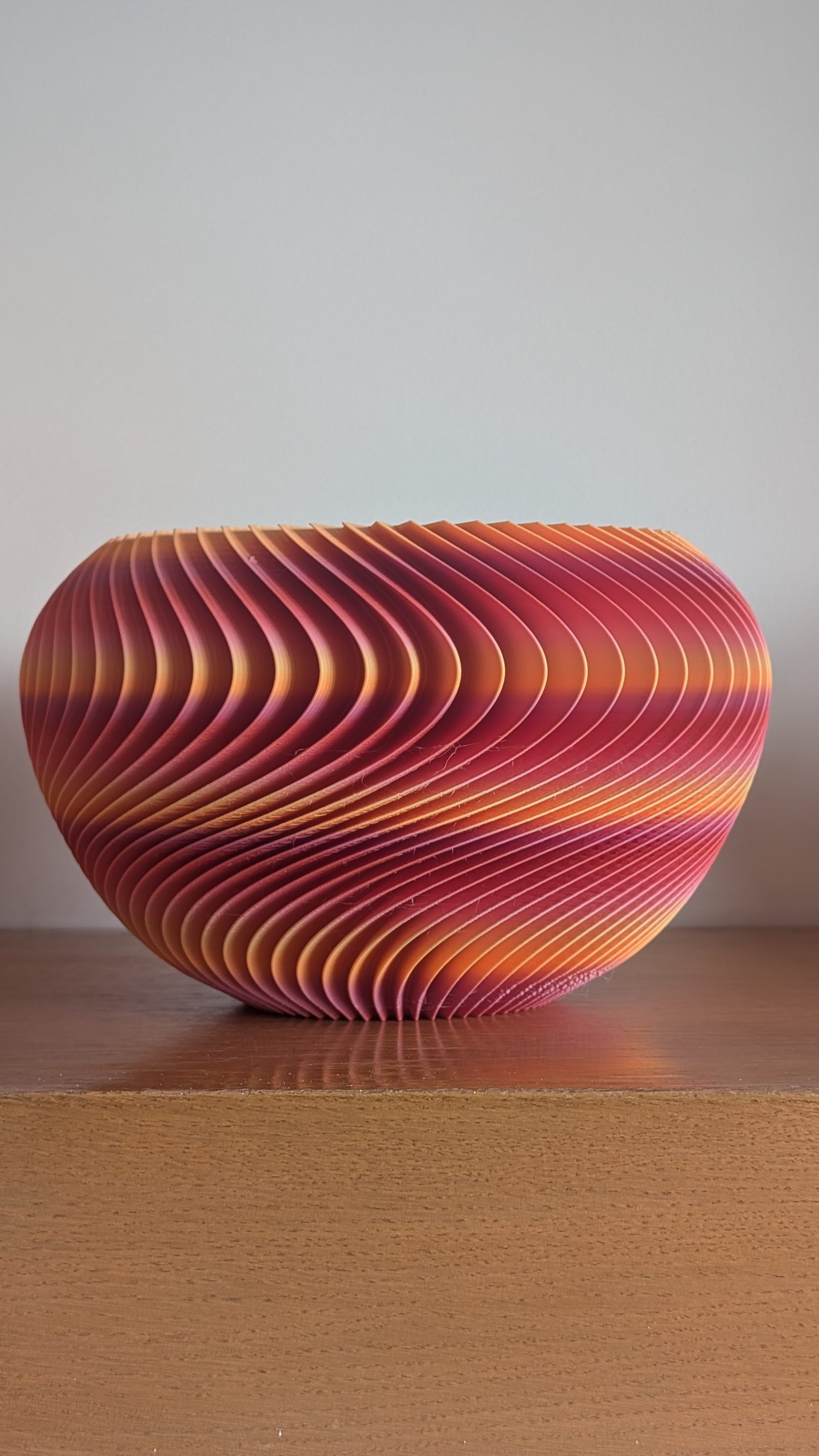 Mode vase — Un mur continu, un effet de strates, une souplesse de ressort au toucher