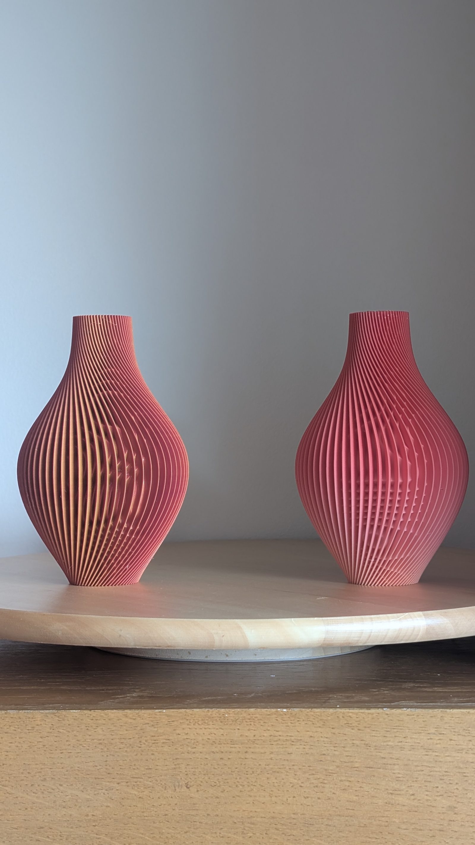 Mode vase — Un seul point de vue, deux couleurs : le flanc intérieur ne renvoie pas ce que renvoie le flanc extérieur