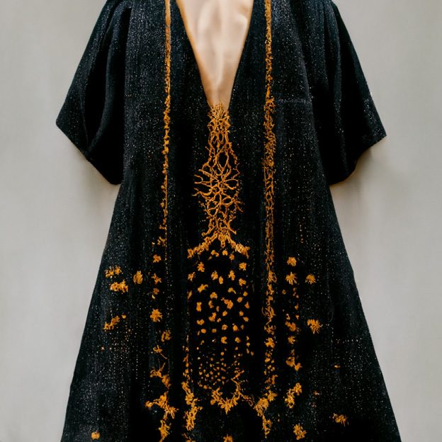 Thalassic Kaftan — Variation sur la fente centrale — dégradé vers le bas
